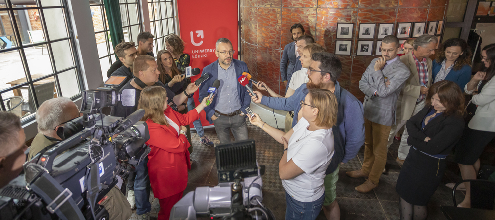 uczestnicy podczas briefingu z mediami na śniadaniu prasowym